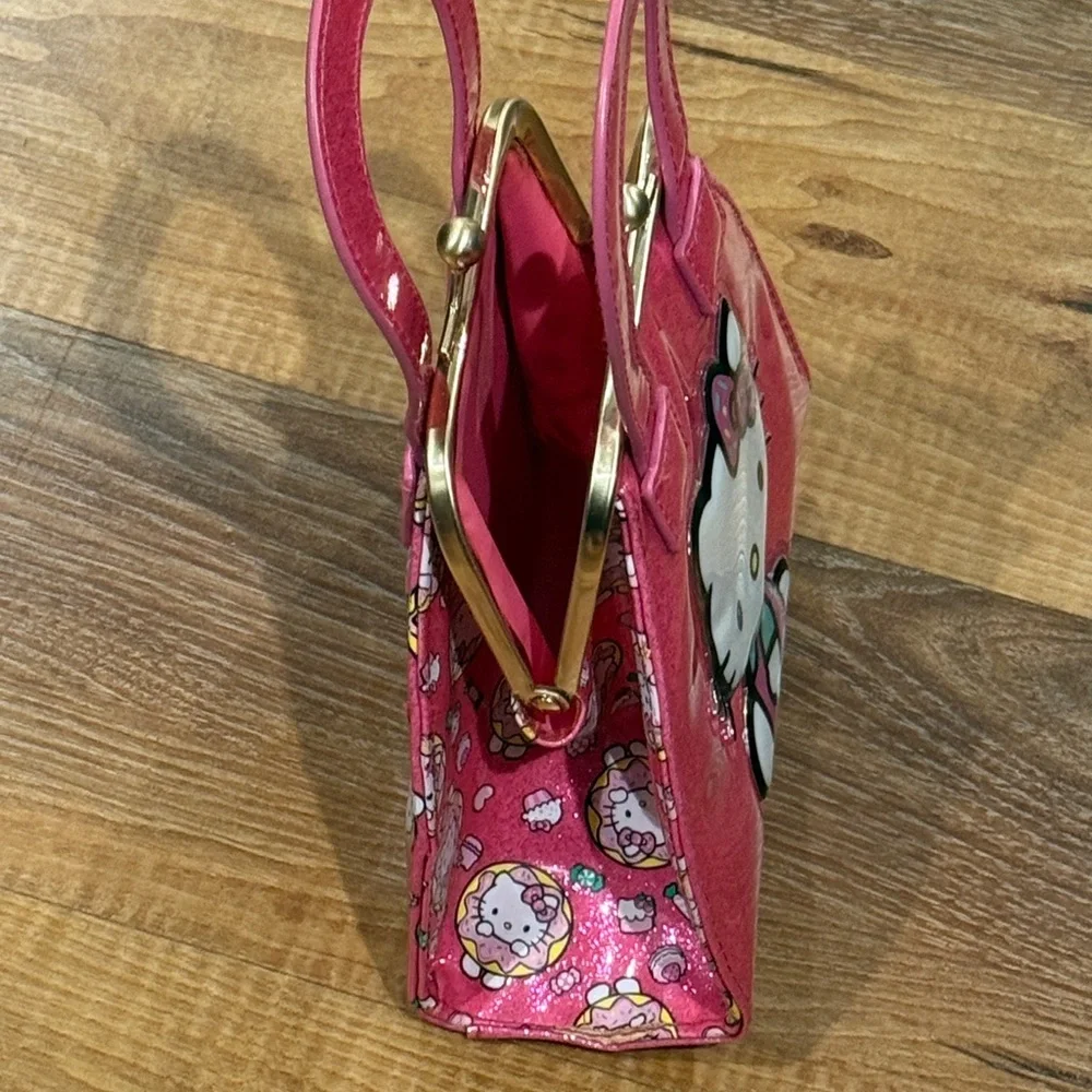 Universal Studios Hello Kitty Pink Sparkly Handbag w/Kisslock Snap Closure (EUC) - Picture 8 of 14